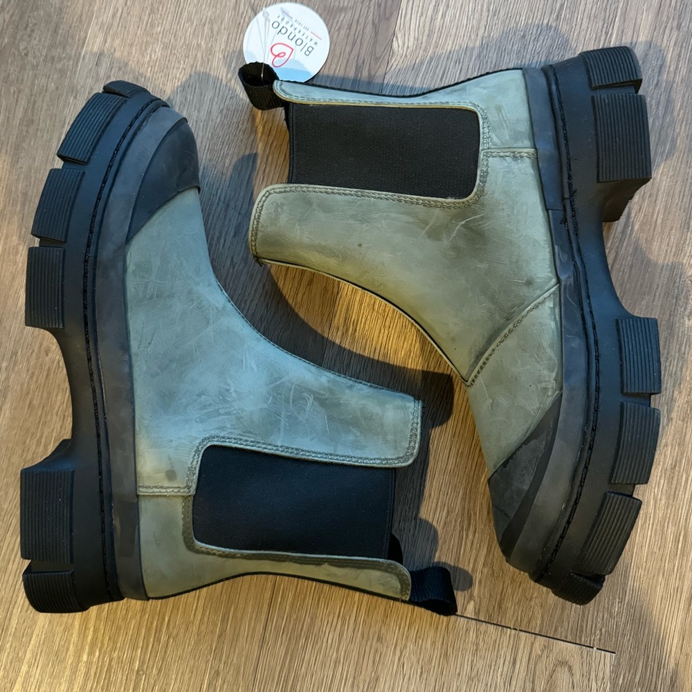 Blondo Platform Green Waterproof Boots NWT size 6.5